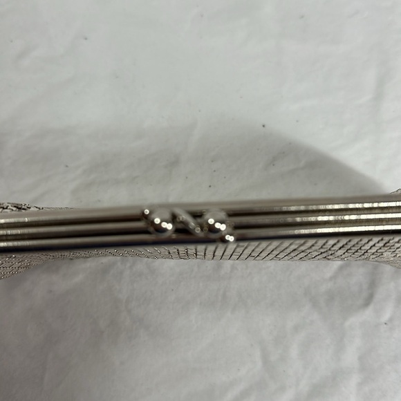 Vintage Silver Mesh Metal Snap Clutch - Picture 2 of 7